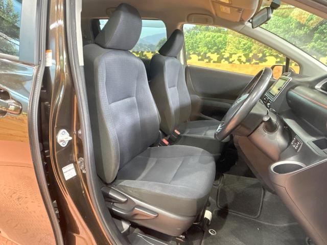 シエンタ Ｇ　禁煙車　両側電動スライドドア　純正ＳＤナビ　バックカメラ　オートエアコン　プッシュスタートシステム　アイドリングストップ　革巻きステアリング　ＥＴＣ　スマートキー（8枚目）