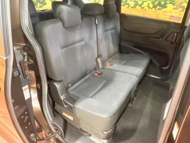 シエンタ Ｇ　禁煙車　両側電動スライドドア　純正ＳＤナビ　バックカメラ　オートエアコン　プッシュスタートシステム　アイドリングストップ　革巻きステアリング　ＥＴＣ　スマートキー（9枚目）