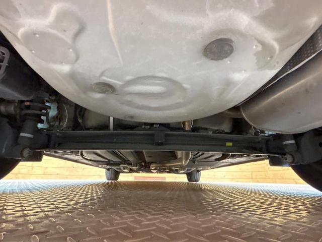 シエンタ Ｇ　禁煙車　両側電動スライドドア　純正ＳＤナビ　バックカメラ　オートエアコン　プッシュスタートシステム　アイドリングストップ　革巻きステアリング　ＥＴＣ　スマートキー（20枚目）