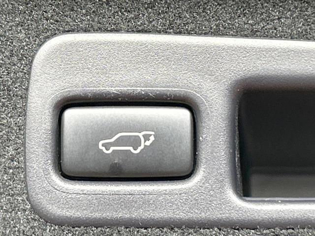 ハリアー プログレス　禁煙車　ＪＢＬ　全周囲カメラ　メーカーナビ　トヨタセーフティセンス　レーダークルーズ　クリアランスソナー　電動リアゲート　ＬＥＤヘッドライト　純正１８インチＡＷ　パワーシート　オートハイビーム　ＥＴＣ（6枚目）