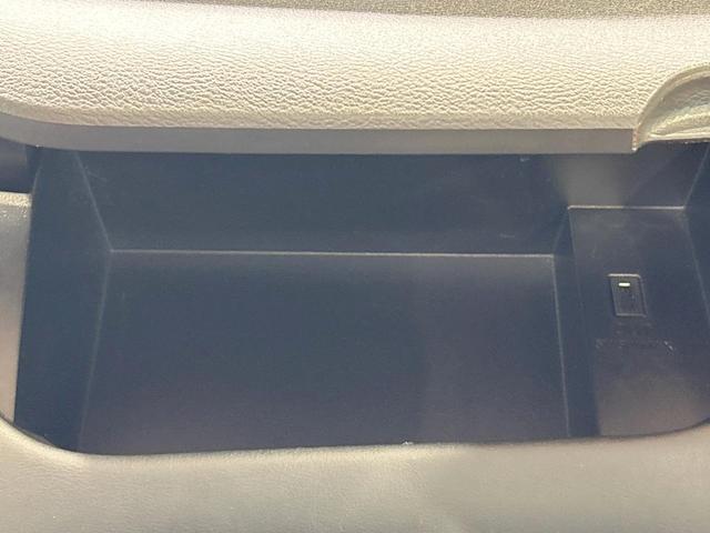 セレナ ハイウェイスター　ＶセレクションＩＩ　禁煙　セーフティパックＢ　ＢＩＧＸ９型ナビ　全周囲カメラ　インテリジェントルームミラー　両側電動ドア　アイドリングストップ　ＥＴＣ　リアエアコン　ＬＥＤヘッドライト　純正１６インチアルミ（25枚目）