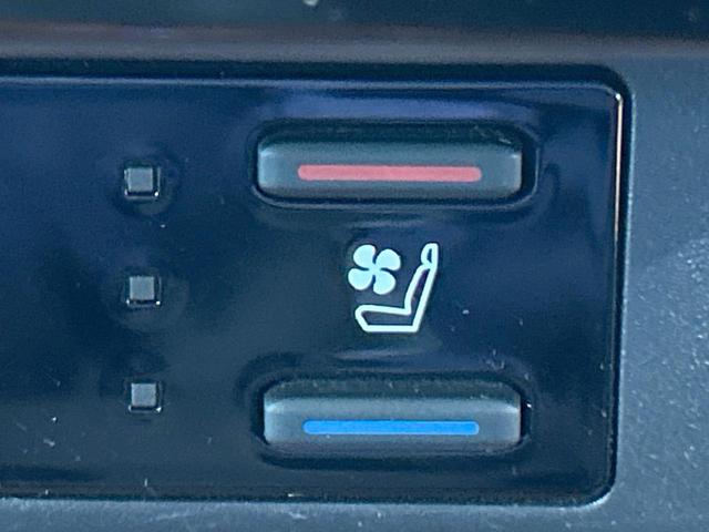 ＲＡＶ４ アドベンチャー　禁煙車　９型ナビ　ブラインドスポットモニター　電動リアゲート　シートベンチレーション　トヨタセーフティセンス　クリアランスソナー　レーダークルーズ　純正１８インチＡＷ　ステアリングヒーター　ＥＴＣ（7枚目）