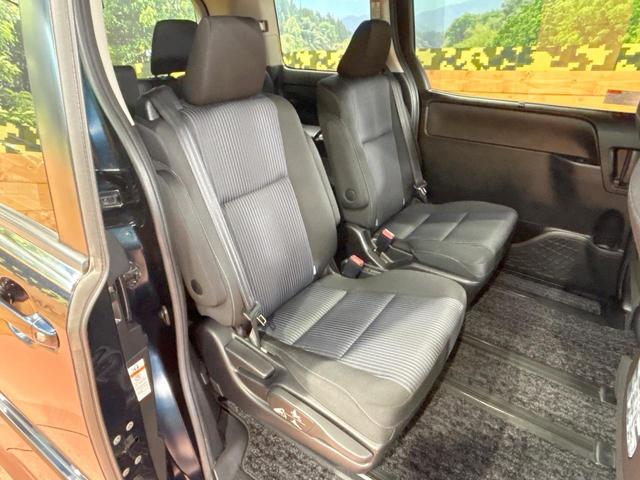 ヴォクシー ＺＳ　禁煙　後席モニター　純正９型ナビ　バックカメラ　両側電動ドア　ＥＴＣ　アイドリングストップ　ＬＥＤヘッドライト　純正１６インチアルミ　コーナーセンサー　フルセグ　Ｂｌｕｅｔｏｏｔｈ（9枚目）