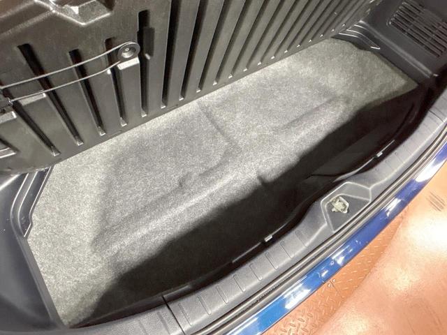 ヴォクシー ＺＳ　禁煙　後席モニター　純正９型ナビ　バックカメラ　両側電動ドア　ＥＴＣ　アイドリングストップ　ＬＥＤヘッドライト　純正１６インチアルミ　コーナーセンサー　フルセグ　Ｂｌｕｅｔｏｏｔｈ（59枚目）