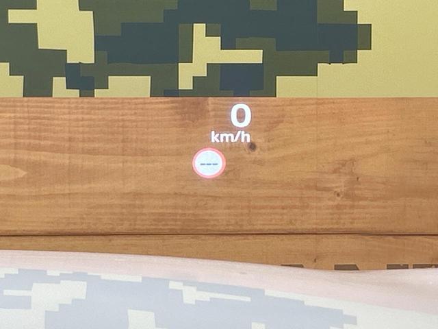 アウトランダーＰＨＥＶ Ｐ　禁煙車　純正９インチナビ　ＢＯＳＥサウンド　全周囲カメラ　電動リアゲート　全席シートヒーター　ヘッドアップディスプレイ　ワイヤレスチャージャー　コーナーセンサー　レーダークルーズ　車線逸脱警報（4枚目）