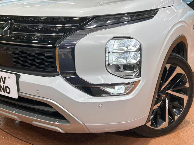 アウトランダーＰＨＥＶ Ｐ　禁煙車　純正９インチナビ　ＢＯＳＥサウンド　全周囲カメラ　電動リアゲート　全席シートヒーター　ヘッドアップディスプレイ　ワイヤレスチャージャー　コーナーセンサー　レーダークルーズ　車線逸脱警報（12枚目）