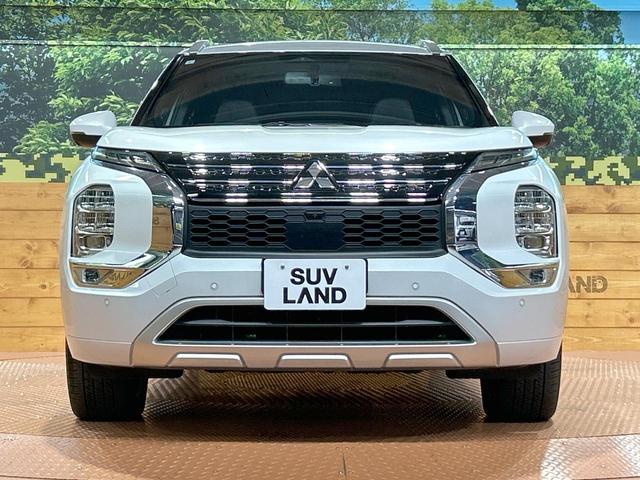 アウトランダーＰＨＥＶ Ｐ　禁煙車　純正９インチナビ　ＢＯＳＥサウンド　全周囲カメラ　電動リアゲート　全席シートヒーター　ヘッドアップディスプレイ　ワイヤレスチャージャー　コーナーセンサー　レーダークルーズ　車線逸脱警報（14枚目）