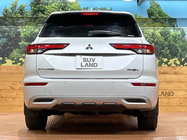 アウトランダーＰＨＥＶ Ｐ　禁煙車　純正９インチナビ　ＢＯＳＥサウンド　全周囲カメラ　電動リアゲート　全席シートヒーター　ヘッドアップディスプレイ　ワイヤレスチャージャー　コーナーセンサー　レーダークルーズ　車線逸脱警報（15枚目）