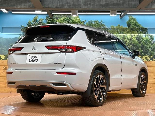 アウトランダーＰＨＥＶ Ｐ　禁煙車　純正９インチナビ　ＢＯＳＥサウンド　全周囲カメラ　電動リアゲート　全席シートヒーター　ヘッドアップディスプレイ　ワイヤレスチャージャー　コーナーセンサー　レーダークルーズ　車線逸脱警報（17枚目）