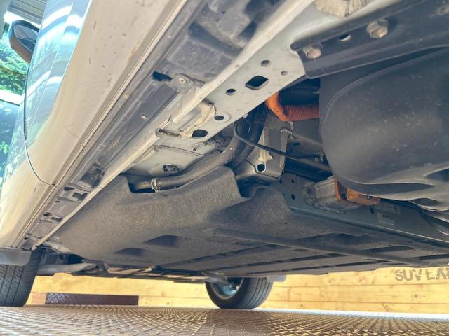 アウトランダーＰＨＥＶ Ｐ　禁煙車　純正９インチナビ　ＢＯＳＥサウンド　全周囲カメラ　電動リアゲート　全席シートヒーター　ヘッドアップディスプレイ　ワイヤレスチャージャー　コーナーセンサー　レーダークルーズ　車線逸脱警報（19枚目）