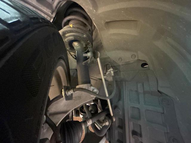 アウトランダーＰＨＥＶ Ｐ　禁煙車　純正９インチナビ　ＢＯＳＥサウンド　全周囲カメラ　電動リアゲート　全席シートヒーター　ヘッドアップディスプレイ　ワイヤレスチャージャー　コーナーセンサー　レーダークルーズ　車線逸脱警報（22枚目）