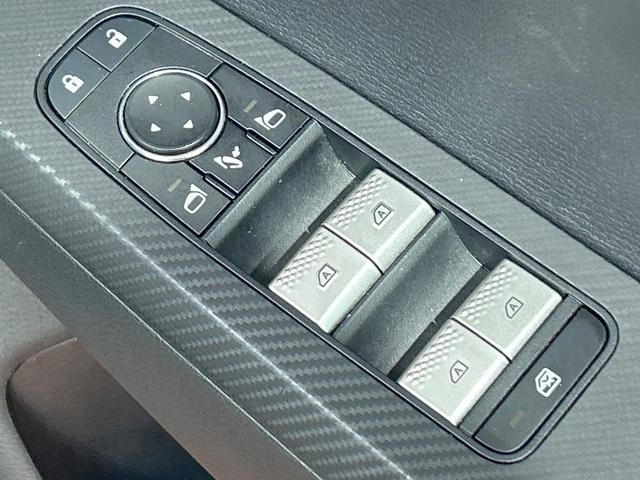 アウトランダーＰＨＥＶ Ｐ　禁煙車　純正９インチナビ　ＢＯＳＥサウンド　全周囲カメラ　電動リアゲート　全席シートヒーター　ヘッドアップディスプレイ　ワイヤレスチャージャー　コーナーセンサー　レーダークルーズ　車線逸脱警報（25枚目）