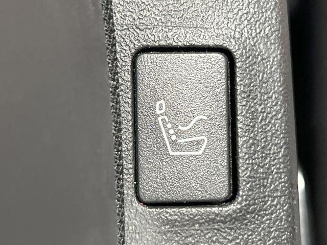 アウトランダーＰＨＥＶ Ｐ　禁煙車　純正９インチナビ　ＢＯＳＥサウンド　全周囲カメラ　電動リアゲート　全席シートヒーター　ヘッドアップディスプレイ　ワイヤレスチャージャー　コーナーセンサー　レーダークルーズ　車線逸脱警報（27枚目）