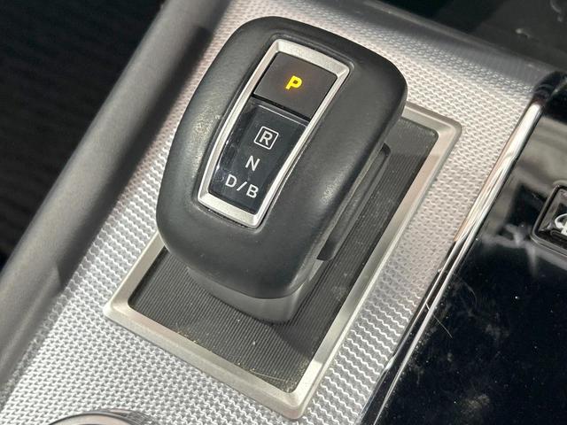 アウトランダーＰＨＥＶ Ｐ　禁煙車　純正９インチナビ　ＢＯＳＥサウンド　全周囲カメラ　電動リアゲート　全席シートヒーター　ヘッドアップディスプレイ　ワイヤレスチャージャー　コーナーセンサー　レーダークルーズ　車線逸脱警報（39枚目）