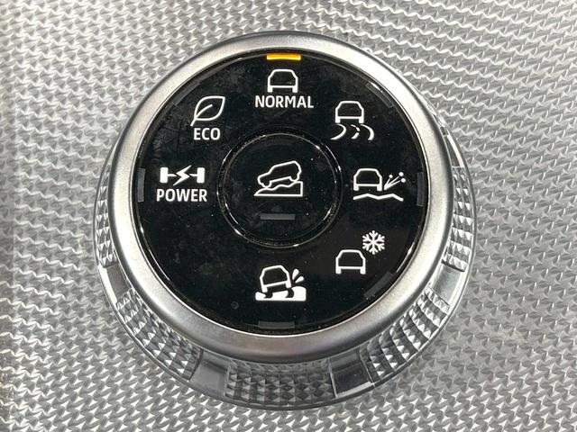 アウトランダーＰＨＥＶ Ｐ　禁煙車　純正９インチナビ　ＢＯＳＥサウンド　全周囲カメラ　電動リアゲート　全席シートヒーター　ヘッドアップディスプレイ　ワイヤレスチャージャー　コーナーセンサー　レーダークルーズ　車線逸脱警報（40枚目）