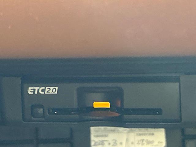 アウトランダーＰＨＥＶ Ｐ　禁煙車　純正９インチナビ　ＢＯＳＥサウンド　全周囲カメラ　電動リアゲート　全席シートヒーター　ヘッドアップディスプレイ　ワイヤレスチャージャー　コーナーセンサー　レーダークルーズ　車線逸脱警報（42枚目）