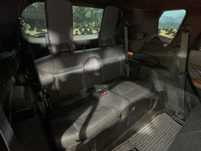 アウトランダーＰＨＥＶ Ｐ　禁煙車　純正９インチナビ　ＢＯＳＥサウンド　全周囲カメラ　電動リアゲート　全席シートヒーター　ヘッドアップディスプレイ　ワイヤレスチャージャー　コーナーセンサー　レーダークルーズ　車線逸脱警報（43枚目）