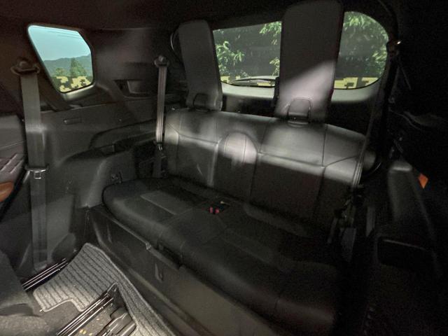 アウトランダーＰＨＥＶ Ｐ　禁煙車　純正９インチナビ　ＢＯＳＥサウンド　全周囲カメラ　電動リアゲート　全席シートヒーター　ヘッドアップディスプレイ　ワイヤレスチャージャー　コーナーセンサー　レーダークルーズ　車線逸脱警報（44枚目）