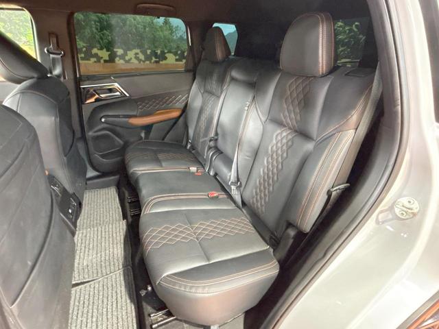 アウトランダーＰＨＥＶ Ｐ　禁煙車　純正９インチナビ　ＢＯＳＥサウンド　全周囲カメラ　電動リアゲート　全席シートヒーター　ヘッドアップディスプレイ　ワイヤレスチャージャー　コーナーセンサー　レーダークルーズ　車線逸脱警報（47枚目）