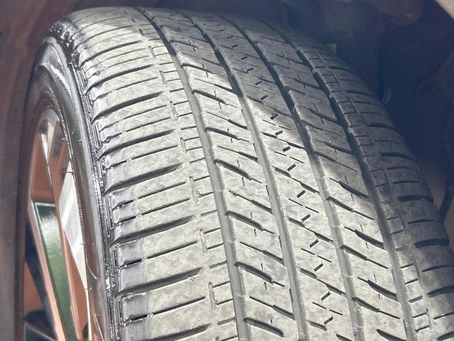 アウトランダーＰＨＥＶ Ｐ　禁煙車　純正９インチナビ　ＢＯＳＥサウンド　全周囲カメラ　電動リアゲート　全席シートヒーター　ヘッドアップディスプレイ　ワイヤレスチャージャー　コーナーセンサー　レーダークルーズ　車線逸脱警報（49枚目）