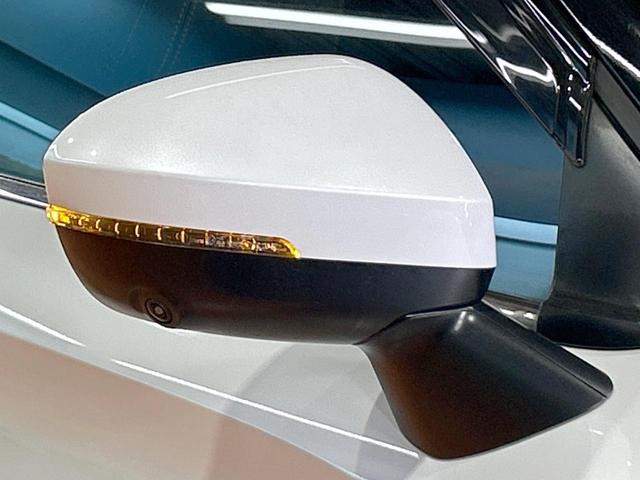 アウトランダーＰＨＥＶ Ｐ　禁煙車　純正９インチナビ　ＢＯＳＥサウンド　全周囲カメラ　電動リアゲート　全席シートヒーター　ヘッドアップディスプレイ　ワイヤレスチャージャー　コーナーセンサー　レーダークルーズ　車線逸脱警報（51枚目）