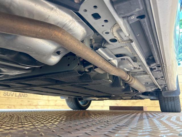 アウトランダーＰＨＥＶ Ｐ　禁煙車　純正９インチナビ　ＢＯＳＥサウンド　全周囲カメラ　電動リアゲート　全席シートヒーター　ヘッドアップディスプレイ　ワイヤレスチャージャー　コーナーセンサー　レーダークルーズ　車線逸脱警報（61枚目）