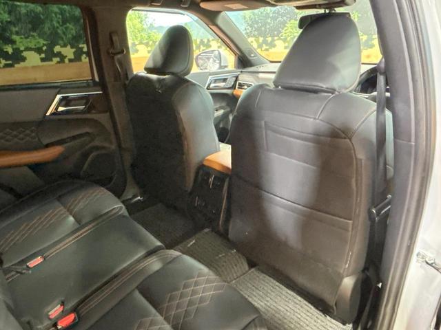 アウトランダーＰＨＥＶ Ｐ　禁煙車　純正９インチナビ　ＢＯＳＥサウンド　全周囲カメラ　電動リアゲート　全席シートヒーター　ヘッドアップディスプレイ　ワイヤレスチャージャー　コーナーセンサー　レーダークルーズ　車線逸脱警報（62枚目）