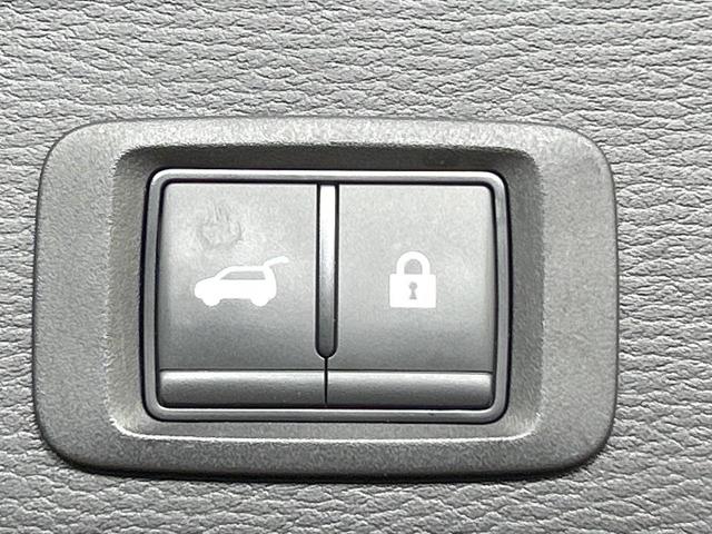 アウトランダーＰＨＥＶ Ｐ　禁煙車　純正９インチナビ　ＢＯＳＥサウンド　全周囲カメラ　電動リアゲート　全席シートヒーター　ヘッドアップディスプレイ　ワイヤレスチャージャー　コーナーセンサー　レーダークルーズ　車線逸脱警報（65枚目）
