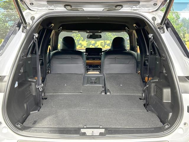 アウトランダーＰＨＥＶ Ｐ　禁煙車　純正９インチナビ　ＢＯＳＥサウンド　全周囲カメラ　電動リアゲート　全席シートヒーター　ヘッドアップディスプレイ　ワイヤレスチャージャー　コーナーセンサー　レーダークルーズ　車線逸脱警報（68枚目）