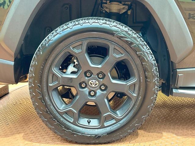 ＲＡＶ４ ハイブリッドアドベンチャー　オフロードパッケージＩＩ　禁煙車　全周囲カメラ　１０型ディスプレイオーディオ　ブラインドスポットモニター　レーダークルーズ　オートハイビーム　ルーフレール　シートベンチレーション　電動リアゲート　ＥＴＣ　ＬＥＤヘッド＆フォグ（13枚目）