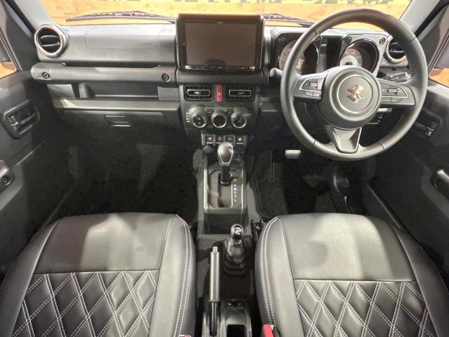 ジムニー ＸＣ　禁煙車　シートヒーター　９型ナビ　クリアランスソナー　クルーズコントロール　バックカメラ　レーンアシスト　ＬＥＤヘッド　オートマチックハイビーム　ＥＴＣ　スマートキー　ＣＤ／ＤＶＤ再生（2枚目）