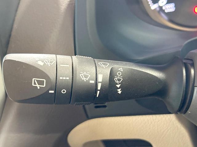 ランドクルーザープラド ＴＸ　禁煙車　サンルーフ　ルーフレール　ＳＤナビ　トヨタセーフティセンス　レーダークルーズ　ＬＥＤヘッドライト　クリアランスソナー　ウッドコンビステアリング　ＥＴＣ　オートエアコン　Ｂｌｕｅｔｏｏｔｈ再生（36枚目）