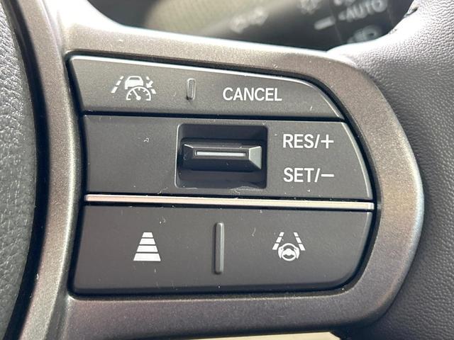 フリード ｅ：ＨＥＶエアー　ＥＸ　禁煙車　両側電動ドア　ディスプレイオーディオ　ブラインドスポットモニター　ホンダセンシング　レーダークルーズ　シートヒーター　純正１５インチＡＷ　ツートンカラーシート　オートエアコン　ＥＴＣ（7枚目）