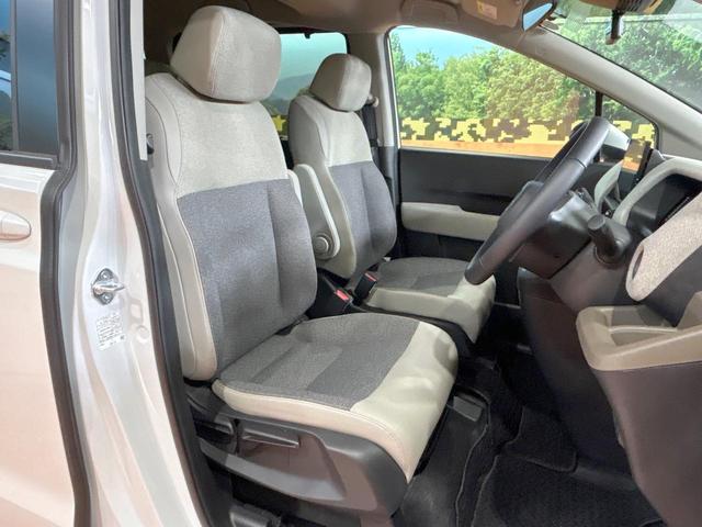 フリード ｅ：ＨＥＶエアー　ＥＸ　禁煙車　両側電動ドア　ディスプレイオーディオ　ブラインドスポットモニター　ホンダセンシング　レーダークルーズ　シートヒーター　純正１５インチＡＷ　ツートンカラーシート　オートエアコン　ＥＴＣ（8枚目）