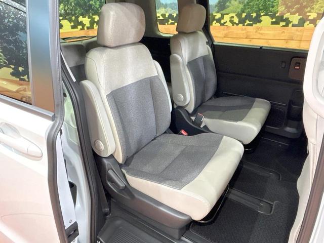 フリード ｅ：ＨＥＶエアー　ＥＸ　禁煙車　両側電動ドア　ディスプレイオーディオ　ブラインドスポットモニター　ホンダセンシング　レーダークルーズ　シートヒーター　純正１５インチＡＷ　ツートンカラーシート　オートエアコン　ＥＴＣ（9枚目）