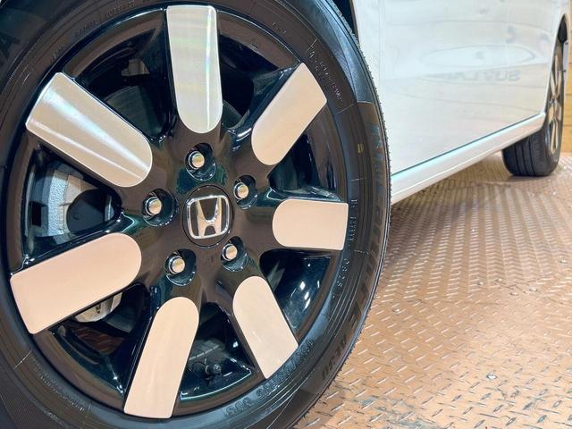 フリード ｅ：ＨＥＶエアー　ＥＸ　禁煙車　両側電動ドア　ディスプレイオーディオ　ブラインドスポットモニター　ホンダセンシング　レーダークルーズ　シートヒーター　純正１５インチＡＷ　ツートンカラーシート　オートエアコン　ＥＴＣ（13枚目）