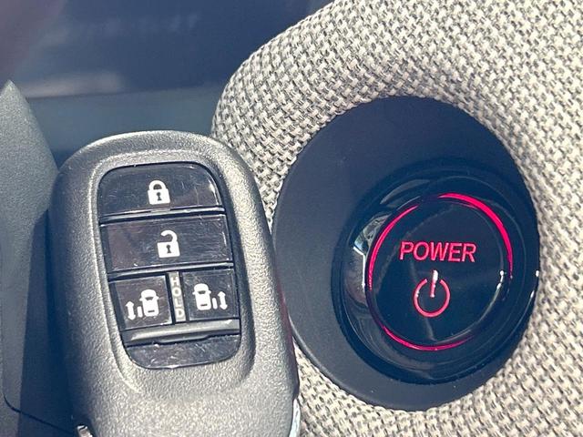 フリード ｅ：ＨＥＶエアー　ＥＸ　禁煙車　両側電動ドア　ディスプレイオーディオ　ブラインドスポットモニター　ホンダセンシング　レーダークルーズ　シートヒーター　純正１５インチＡＷ　ツートンカラーシート　オートエアコン　ＥＴＣ（29枚目）