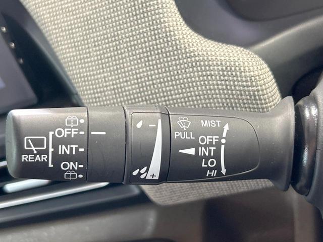 フリード ｅ：ＨＥＶエアー　ＥＸ　禁煙車　両側電動ドア　ディスプレイオーディオ　ブラインドスポットモニター　ホンダセンシング　レーダークルーズ　シートヒーター　純正１５インチＡＷ　ツートンカラーシート　オートエアコン　ＥＴＣ（35枚目）