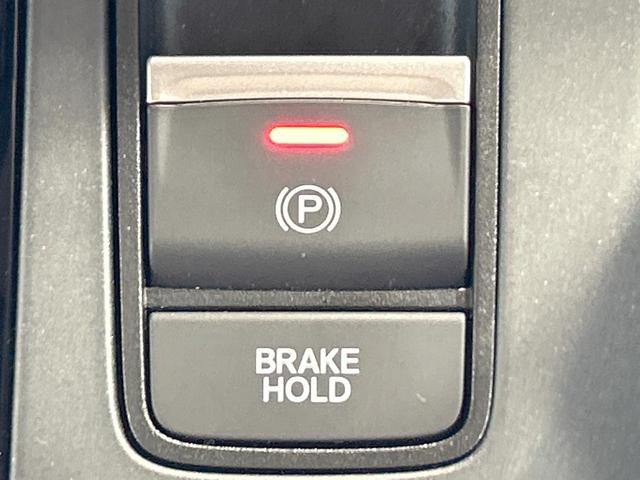 フリード ｅ：ＨＥＶエアー　ＥＸ　禁煙車　両側電動ドア　ディスプレイオーディオ　ブラインドスポットモニター　ホンダセンシング　レーダークルーズ　シートヒーター　純正１５インチＡＷ　ツートンカラーシート　オートエアコン　ＥＴＣ（39枚目）