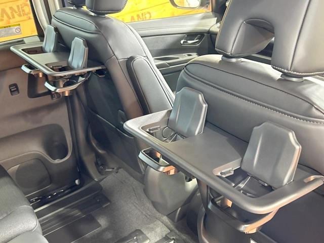 セレナ ｅ－パワー　ハイウェイスターＶ　登録済未使用車　両側電動ドア　１２型ナビ　全周囲カメラ　プロパイロット　インテリジェントミラー　ＬＥＤヘッド＆フォグ　オートハイビーム　ダブルエアコン　ＥＴＣ　フルセグ　ブラインドスポットモニター（21枚目）