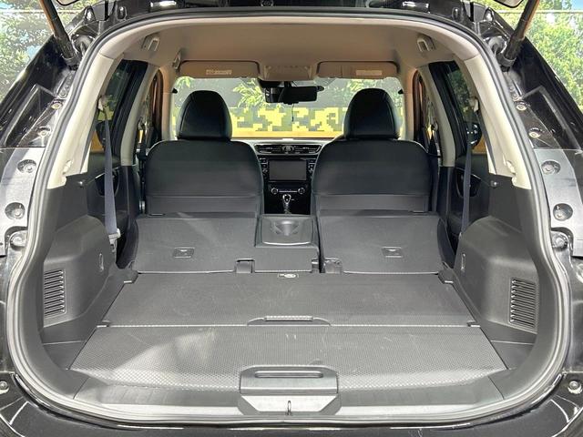 エクストレイル ２０Ｘｉ　禁煙車　全周囲カメラ　プロパイロット　純正９型ナビ　デジタルインナーミラー　電動リアゲート　シートヒーター　クリアランスソナー　ＬＥＤヘッドライト　純正１８インチＡＷ　オートエアコン　パワーシート（11枚目）