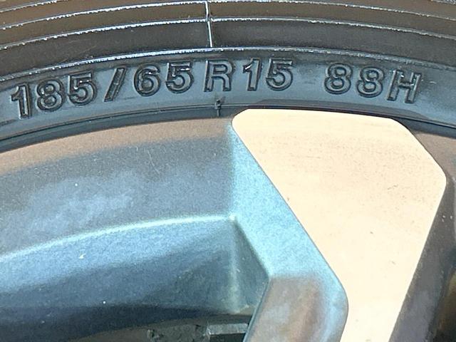 フリード クロスター・ホンダセンシング　禁煙車　両側電動ドア　純正ＳＤナビ　ホンダセンシング　クリアランスソナー　レーダークルーズ　ＬＥＤヘッドライト　バックカメラ　純正１５インチＡＷ　ウォークスルー　ＥＴＣ　オートエアコン　オートライト（32枚目）