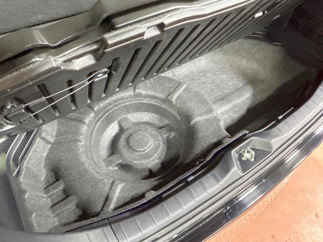 ヴォクシー ＺＳ　煌　禁煙車　後席モニター　純正１０型ナビ　両側電動ドア　トヨタセーフティセンス　クルーズコントロール　ＬＥＤヘッドライト　純正１６インチアルミホイール　オートエアコン　オートマチックハイビーム　ＥＴＣ（63枚目）