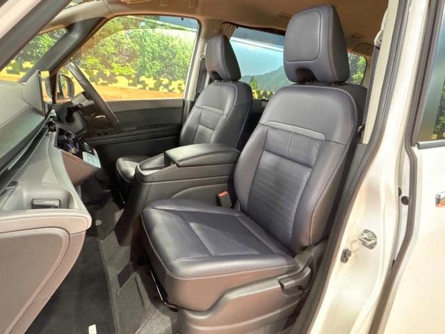 セレナ e-パワー ルキシオン 禁煙車 後席モニター 全周囲カメラ プロパイロット ワイヤレス充電 パーキングアシスト 衝突被害軽減システム 両側電動ドア ヘッドアップディスプレイ ビルトインETC 純正16インチAW 車線逸脱警報(27枚目)