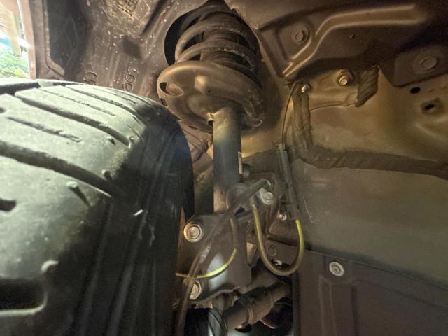 ノア Ｓｉ　ダブルバイビー　禁煙車　モデリスタエアロ　ＢＩＧＸ１１インチナビ　両側電動ドア　後席モニター　バックカメラ　衝突被害軽減　ハーフレザーシート　コーナーセンサー　ＬＥＤヘッド　ビルトインＥＴＣ　純正１６インチアルミ（26枚目）