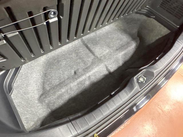 ノア Ｓｉ　ダブルバイビー　禁煙車　モデリスタエアロ　ＢＩＧＸ１１インチナビ　両側電動ドア　後席モニター　バックカメラ　衝突被害軽減　ハーフレザーシート　コーナーセンサー　ＬＥＤヘッド　ビルトインＥＴＣ　純正１６インチアルミ（60枚目）