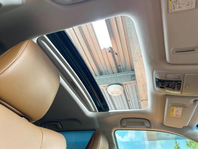 ランドクルーザープラド TX Lパッケージ 70thアニバーサリーリミテッド 禁煙 サンルーフ メーカーナビ 全周囲カメラ ブラインドスポットモニター レーダークルーズ シートベンチレーション ルーフレール パワーシート ETC スーパーライブサウンド オートハイビーム(3枚目)