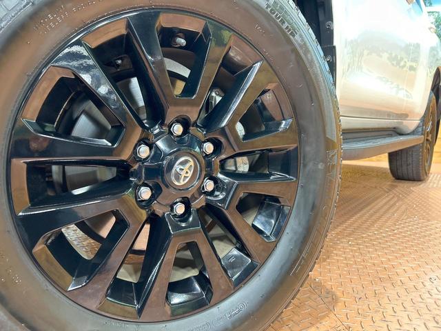 ランドクルーザープラド TX Lパッケージ 70thアニバーサリーリミテッド 禁煙 サンルーフ メーカーナビ 全周囲カメラ ブラインドスポットモニター レーダークルーズ シートベンチレーション ルーフレール パワーシート ETC スーパーライブサウンド オートハイビーム(13枚目)