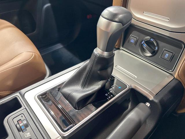 ランドクルーザープラド TX Lパッケージ 70thアニバーサリーリミテッド 禁煙 サンルーフ メーカーナビ 全周囲カメラ ブラインドスポットモニター レーダークルーズ シートベンチレーション ルーフレール パワーシート ETC スーパーライブサウンド オートハイビーム(48枚目)