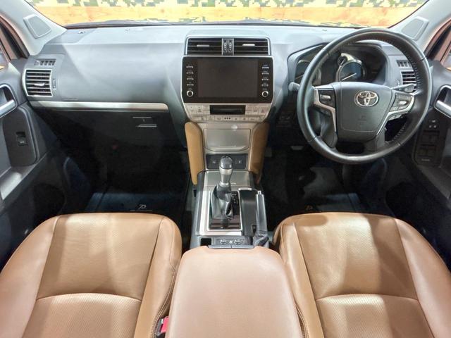 ランドクルーザープラド TX Lパッケージ 70thアニバーサリーリミテッド 禁煙車 サンルーフ 全周囲カメラ 7人乗り メーカーナビ レーダークルーズ オートハイビーム ルーフレール シートベンチレーション LEDヘッド&フォグ ETC フルセグ オートエアコン(2枚目)